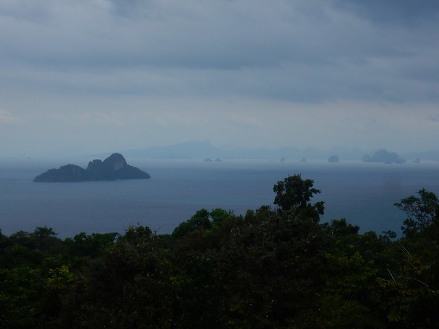 TAILANDIA POR LIBRE: TEMPLOS, ISLAS Y PLAYAS - Blogs de Tailandia - Rumbo a Ao Nang: navegando entre gigantes de roca (10)