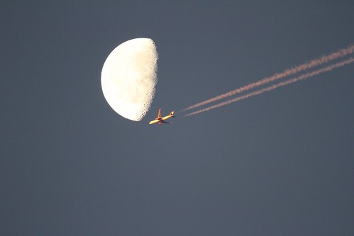 moon plane tamronsp150600mmf563divcusdaoll 7d flyby sunrise passingerplane