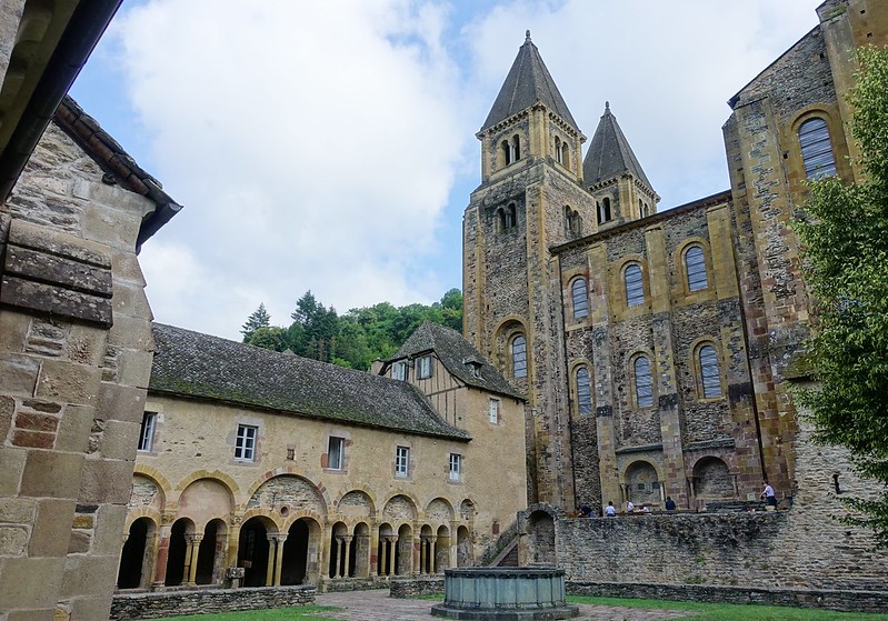 4. Aveyron: Bozouls, Conques. - De viaje por Francia: diarios, viajes y excursiones en coche. (29)