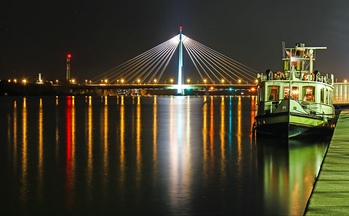 wernerboehm danube donau apiegelung reflection boat bridge suspensionbridge hängebrücke