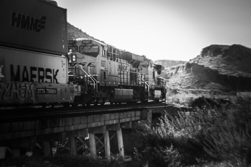 kingmancanyon arizona seligmansub bnsf blackwhite westbound locomotive landscape train
