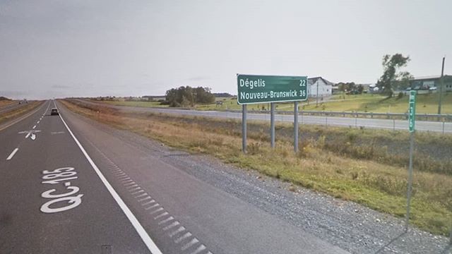 Dégelis 22 km, Nouveau-Brunswick 36 km. #Ridingthroughwalls #googlestreetview #xcanadabikeride #quebec