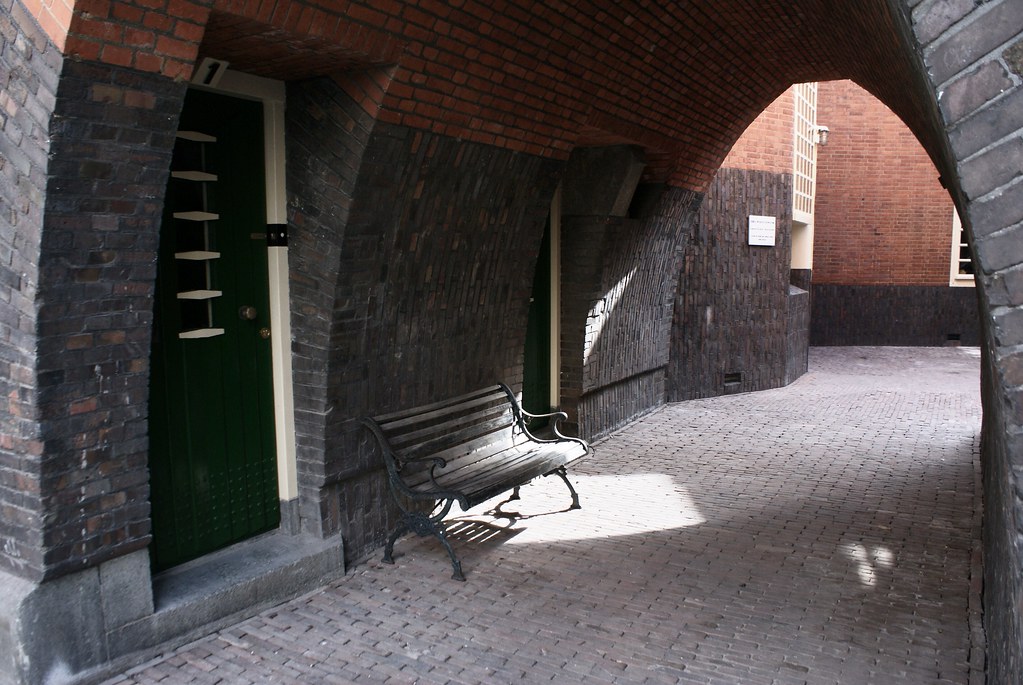 En direction de la cour du Het Schip à Amsterdam.