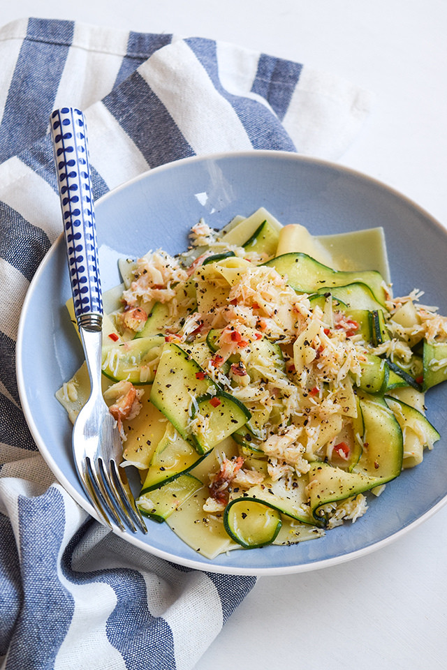 15-Minute Broken Pasta with Lemony Crab & Courgette #pasta #crab #courgette #zucchini #summer #italian #lemon #shellfish #seafood