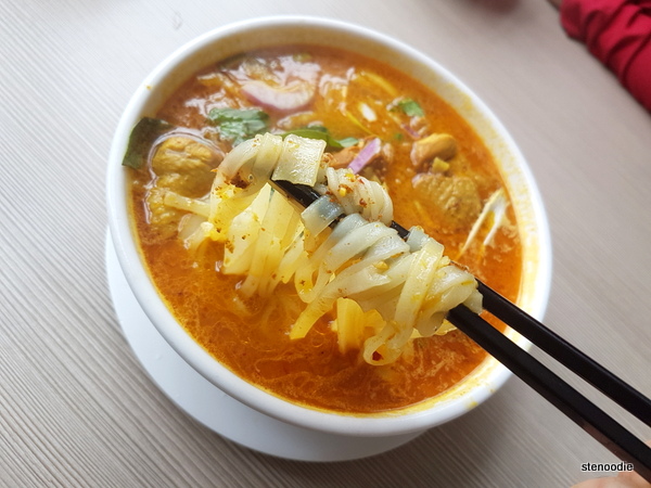 Southern Vietnam yellow curry with chicken, rice noodles