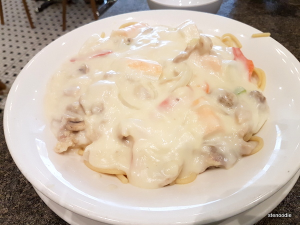 Crab Stick and Shredded Chicken with Cream Sauce