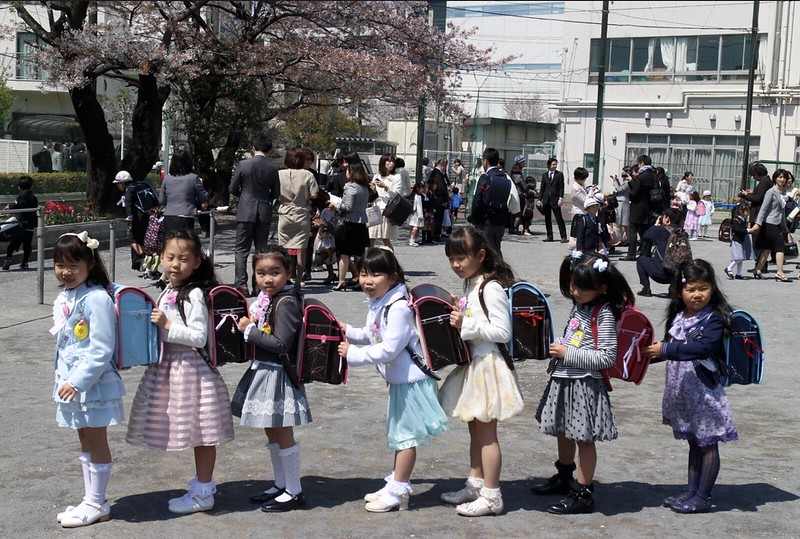 Как японцы готовятся к школе форма, примерно, школы, наряд, японцы, картинкой, начальной, ранец, школьный, одежде, ребенок, сложно, такой, купила, можно, такие, Токио, меньше, любой, здесь