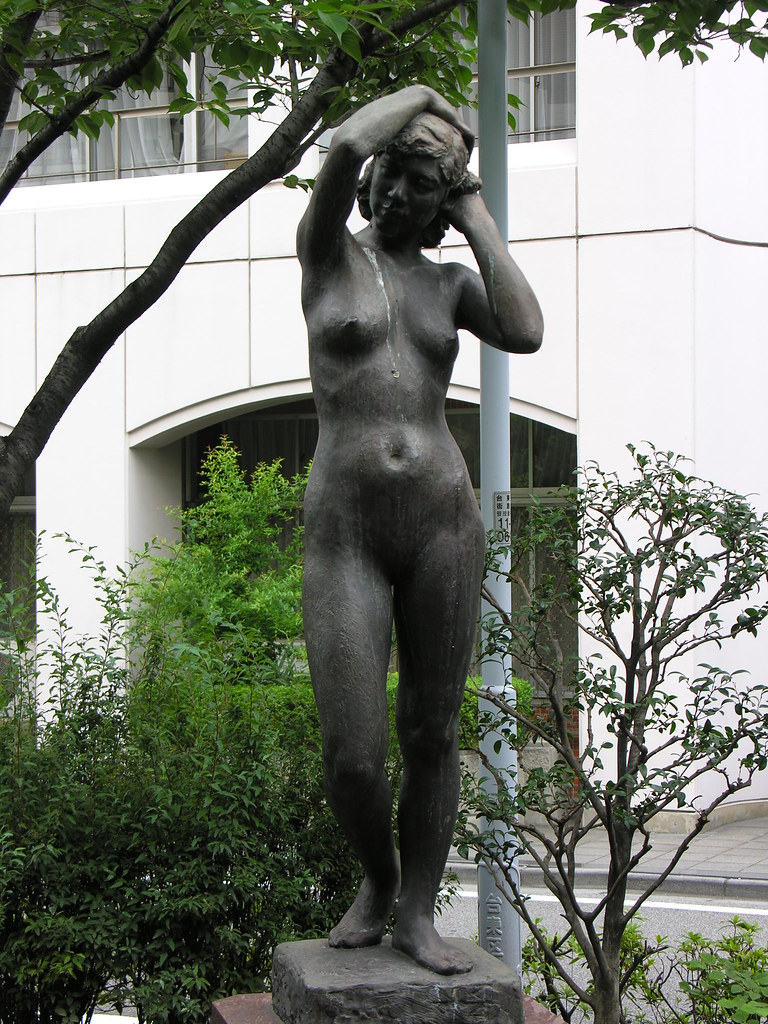 Naked lady Statue