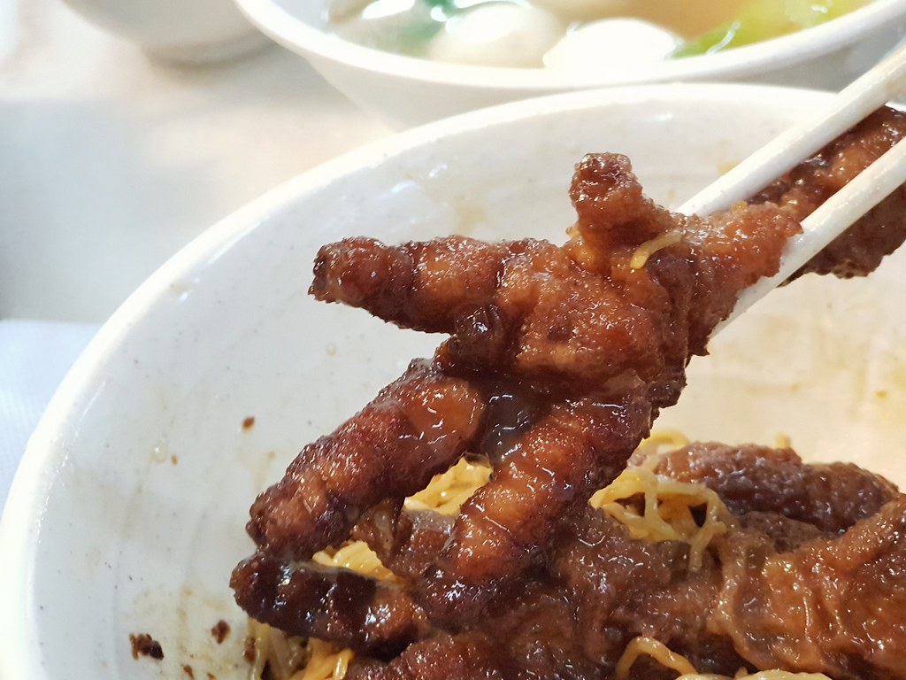 鸡脚云吞面 Chicken Feet Wan Tan Mee (s) $6.50 @ S11饮食集团 SOneOne Roasted Meat Noodle Rice/Charcoal Stove Hokkien Mee SS2