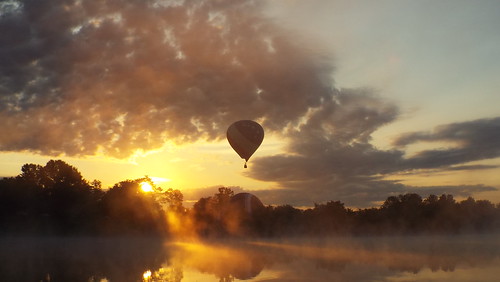 sunrise lake water balloon hotair aviation clouds ray sun sunray louisville kentucky usa letsguide golden dawn goldendawndiner newjersey gold