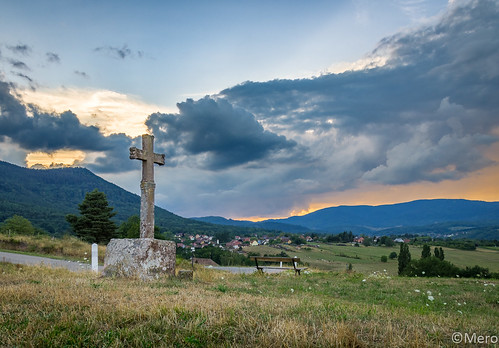 coucherdesoleil monument croix paysage valléedevillé objet calvaire leverdesoleil sunrise sunset dieffenbachauval grandest france fr