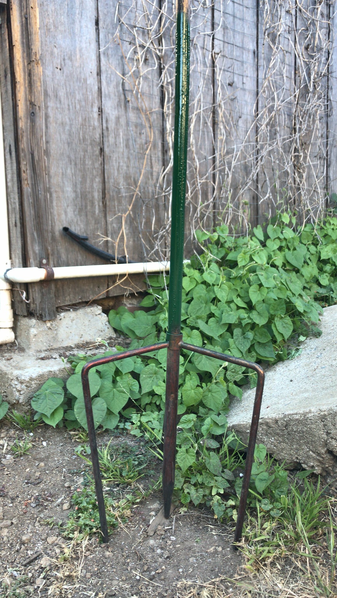 Welded garden ornament stake