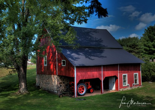 barn redbarn lincolncounty merrillwisconsin farm country rural countryside agriculture wisconsin usa america summer midwest northamerica digital canon canoneos geotagged canon6d 1740l tractor americasdairyland littleredbarn hdr tonemapping photomatix