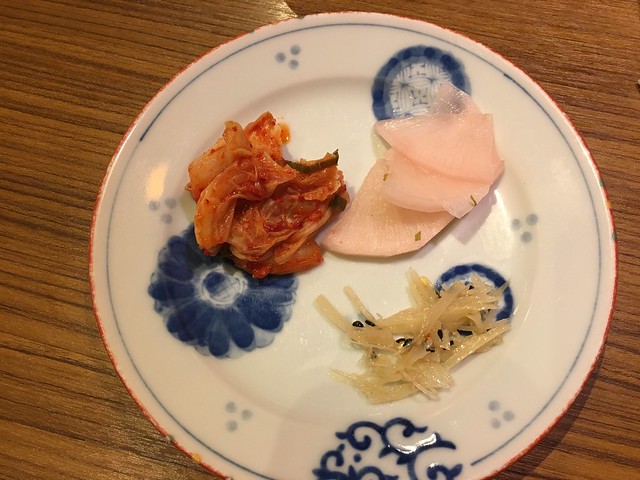 三種小菜：韓式泡菜、醋漬蘿蔔、牛蒡絲＠台北信義勝政豬排