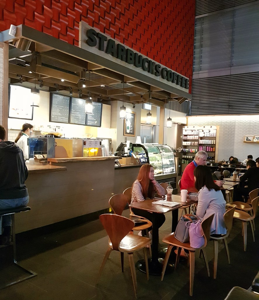 @ 星巴克 Starbucks iSquare at 九龍尖沙咀彌敦道63号 Tsim Sha Tsui Nathan Road