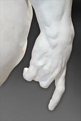 La main d'Adam d'Auguste Rodin (Musée français de la Carte à jouer, Issy-les-Moulineaux)