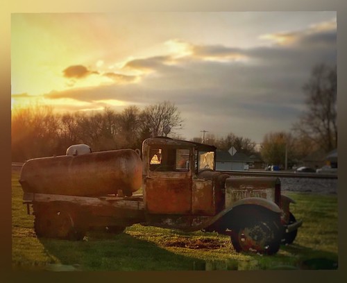 rusty rust sunset oldtruck truck straffordmissouri ozarks missouri