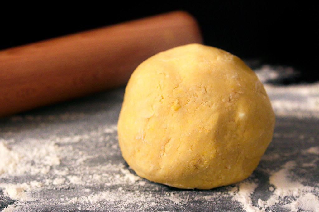 Pâte brisée | shortcrust pastry dough | platedpalate.com