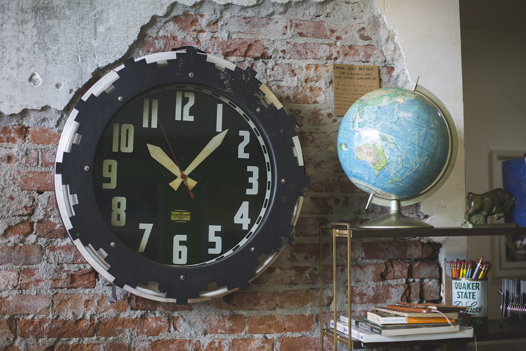 Vintage clock & Globe