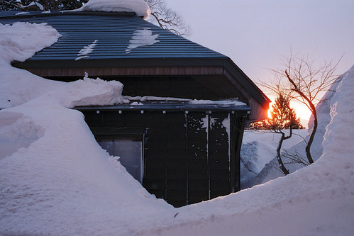 asia japan honshu akakuraonsen myoko myokokogen urban sunrise winter snow morning cinestill cinestill800t film analog nikon nikkor 35mm