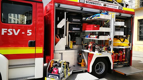 Presentación nuevo camión de salvamentos varios para los bomberos