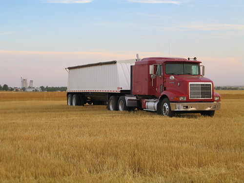 tractor truck farm wheat elevator semi international stubble tralier