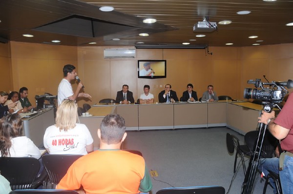 Audiência pública na ALCE debate implantação das 40 horas semanais - 16/06/2011