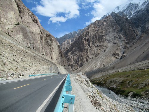 karakoram highway china pakistan kashgar chinese tashkurgan