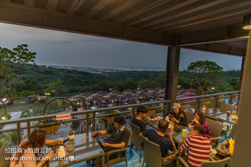 桃園蘆竹古山星辰景觀咖啡廳，能在露天搖椅上悠閒看飛機、賞夕陽，還有各式好拍的造景，一起感受大古山傍晚的迷人