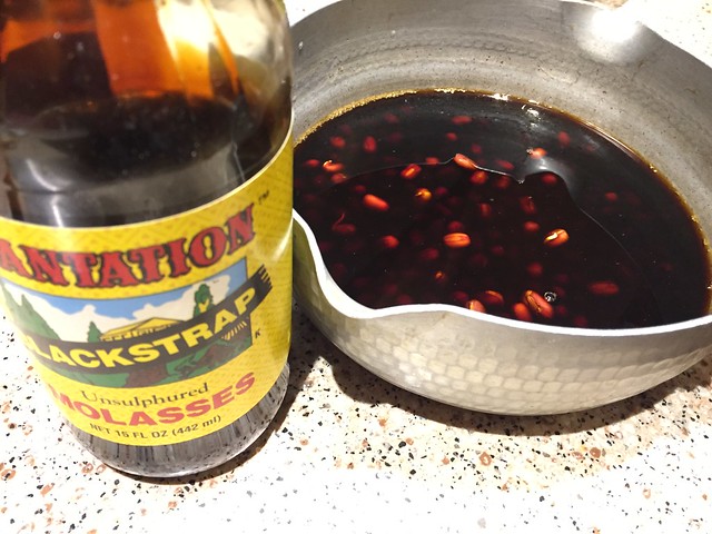 Boiling Adzuki beans with molasses