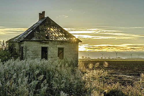 sunrise abandoned farm rural farmland derelict rotting building sky tomclarknet tacphotography d7000 nikon nikoncamera