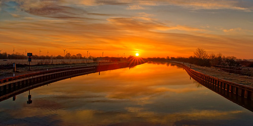 dawn sunrise canel stainforth keadby windturbines light reflectionsofcolour reflections water landscape waterway sky clouds morning ngc