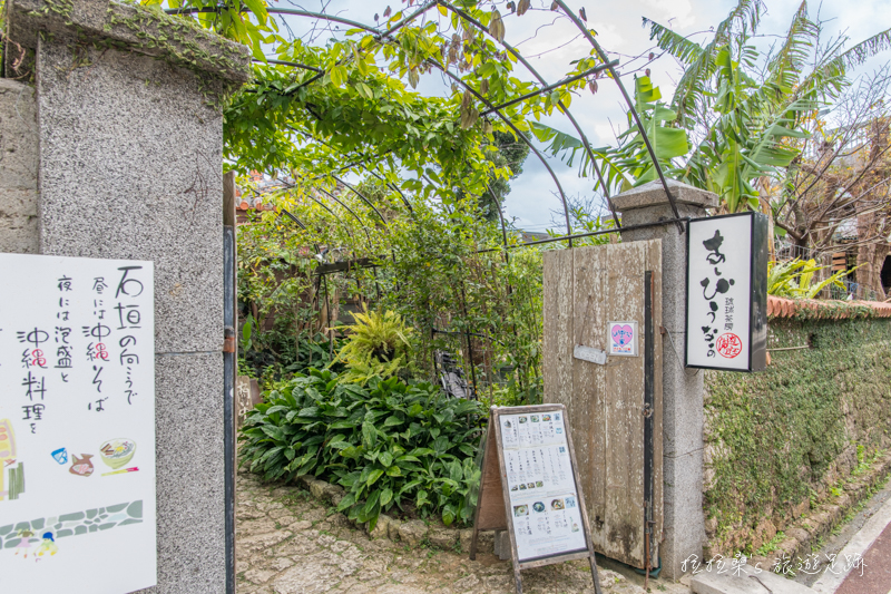 日本沖繩首里城公園，走進朱紅色的都城宮殿，漫步於城牆、城門、廣場間，尋訪那段琉球王國的興衰歷史