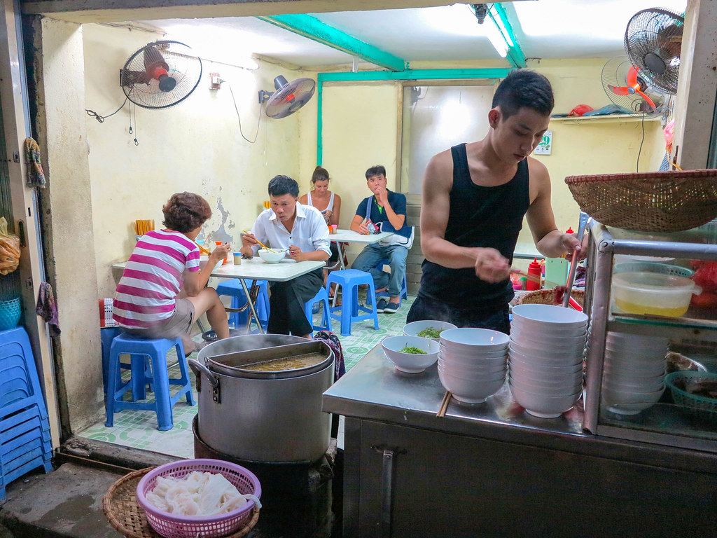 Restaurante local en Hanoi