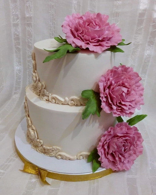 Wedding Cake with Peony by Radmila Borojevic