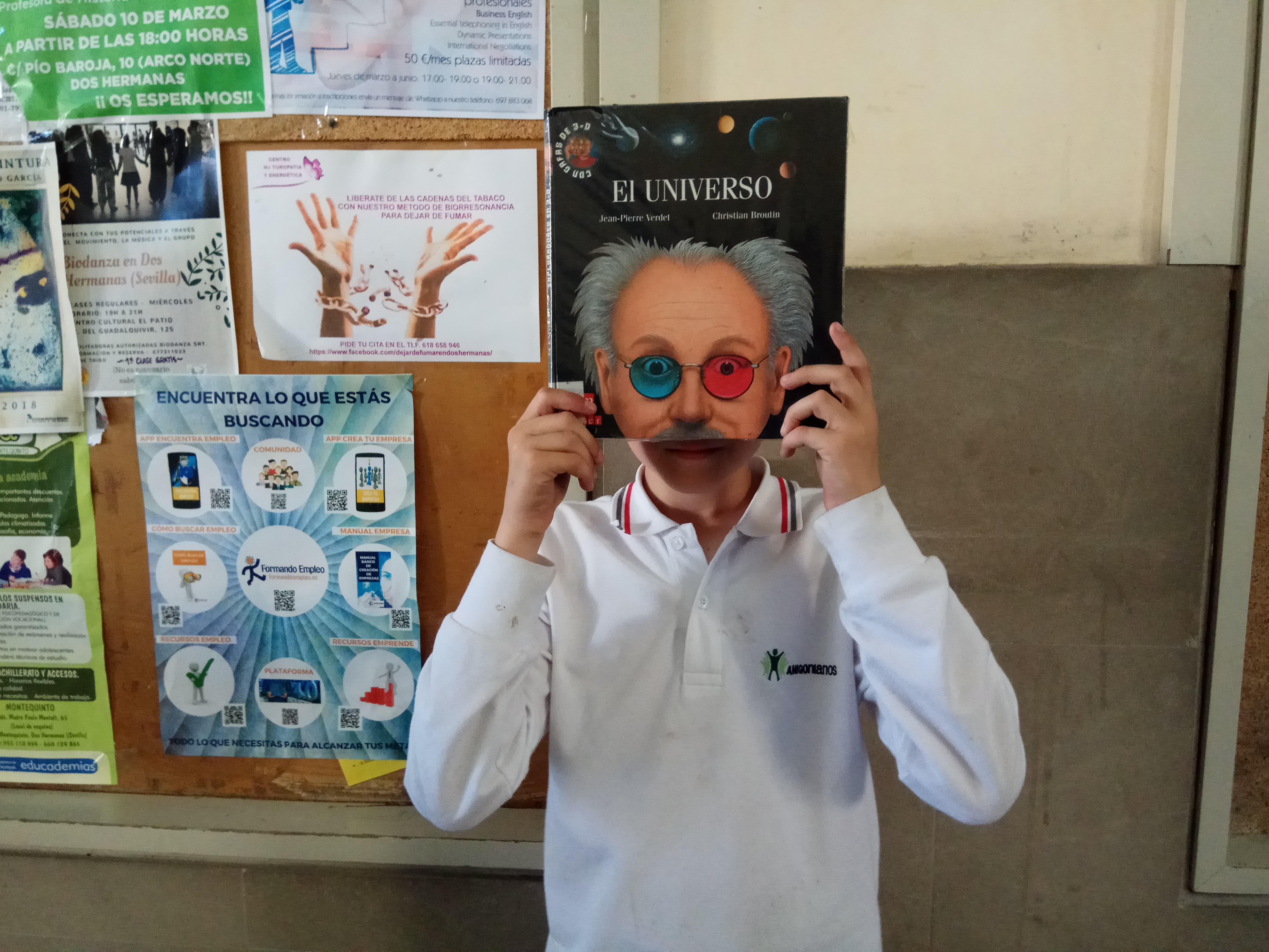 Marcos García ganador infantil del concurso BookFace de la Biblioteca Pedro Laín Entralgo