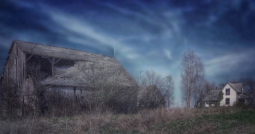deserted dilapidated rural country farm oldhouse twilight oldbarn ozarks missouri