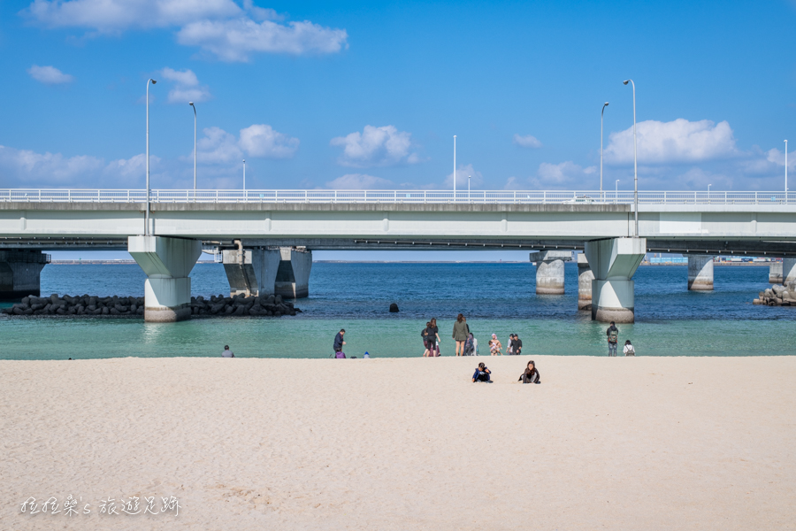 日本沖繩波之上沙灘，波上宮旁的迷人小沙灘，最適合親子一起戲水、玩沙，享受愉快的旅遊假期