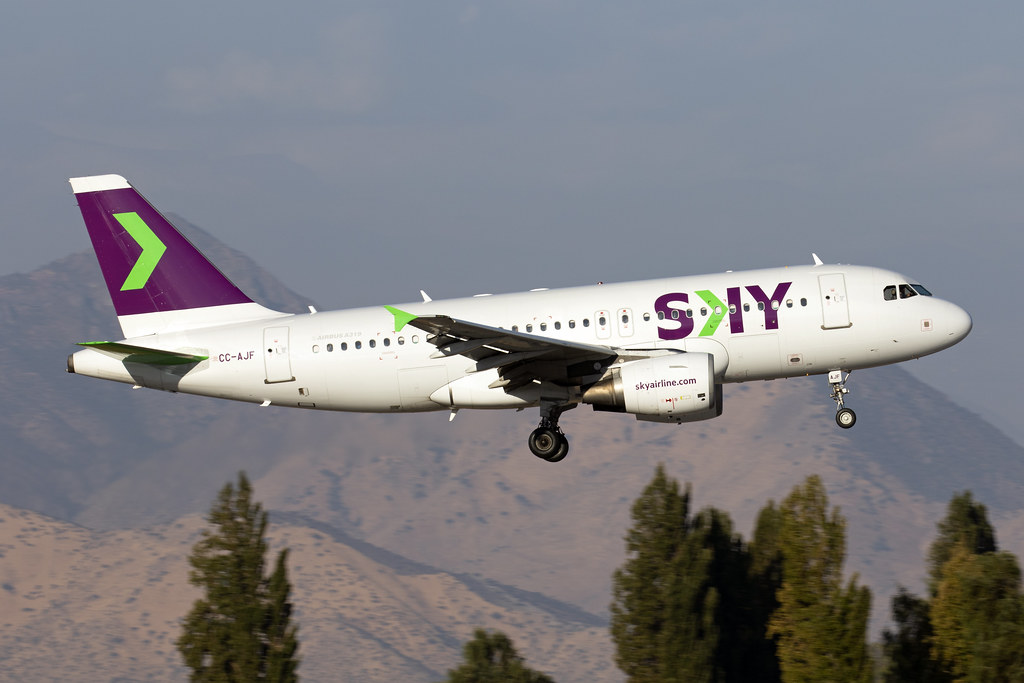 CC-AJF_AirbusA319_SkyAirlines_SCL