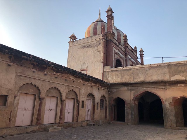 City Monument - A Lesser-Known Mosque, Safdarjang’s Tomb