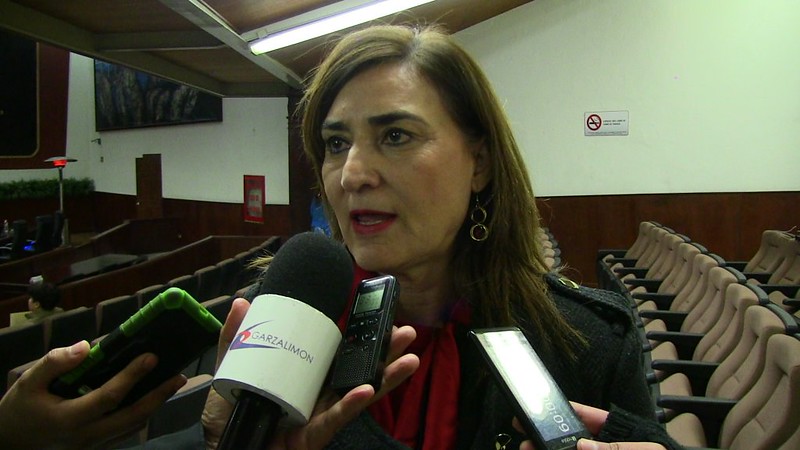 b.- Patricia Jiménez Delgado, famosa por su mezquindad, quiere volver a ser legisladora, ahora por el distrito local II, a pesar del papel irrelevante que tuvo en el Congreso