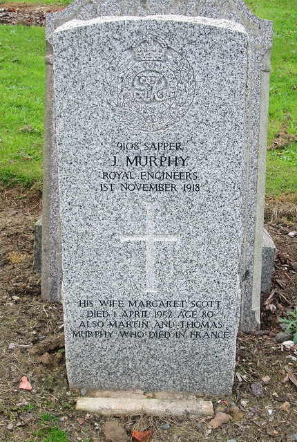 Cockpen and Carrington Kirk, War Grave 4