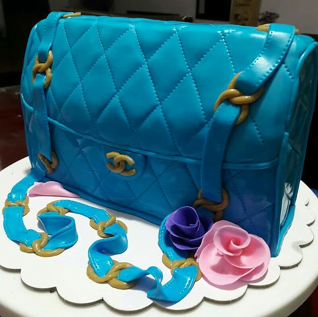 Chanel Inspired Cake Bag by Eva Funtanares of WE Bake