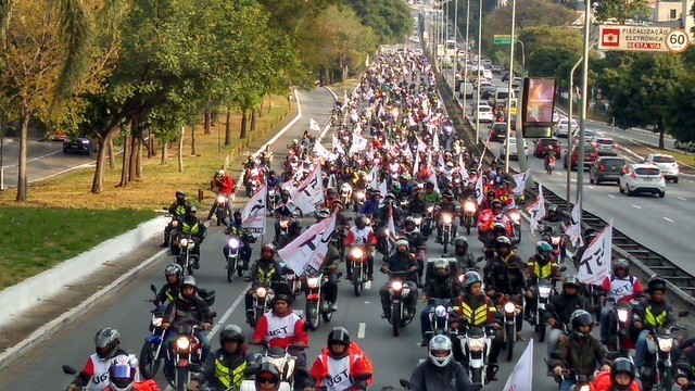 Cerca de cinco mil motociclistas percorreram importantes vias da cidade em protesto contra o preÃ§o dos combustÃ­veis - CrÃ©ditos: Foto: Leonardo Fernandes