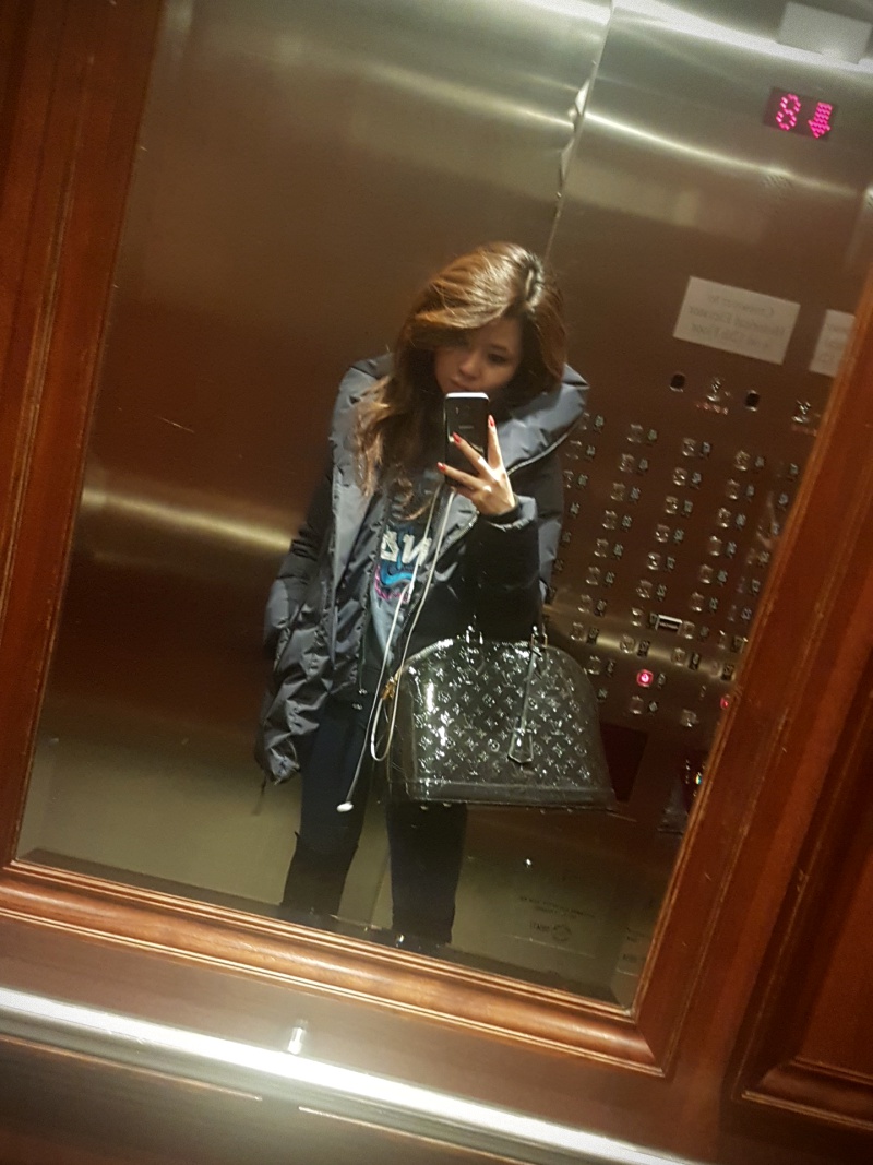 leftbanked elevator selfie