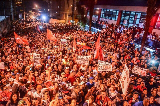 Ato em solidariedade a Lula reúne milhares em São Bernardo do Campo