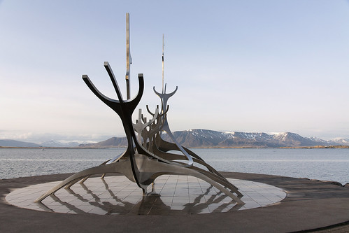 sólfarið sæbraut reykjavik ísland sunvoyager jóngunnar árnason iceland sculpture esjan akrafjall skarðsheiði boat esja reflection kollafjörður fjord