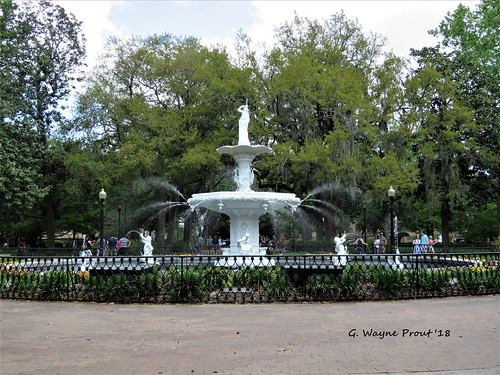 forsythfountain forsythpark cityofsavannah chathamcounty georgia usa prout geraldwayneprout canon canonpowershotsx60hs powershot sx60 hs digital camera photographed photography forsyth fountain water city savannah chatham county stateofgeorgia park viewing historicdistrictsouth history historic victoriandistrict french design ornamental cherubs