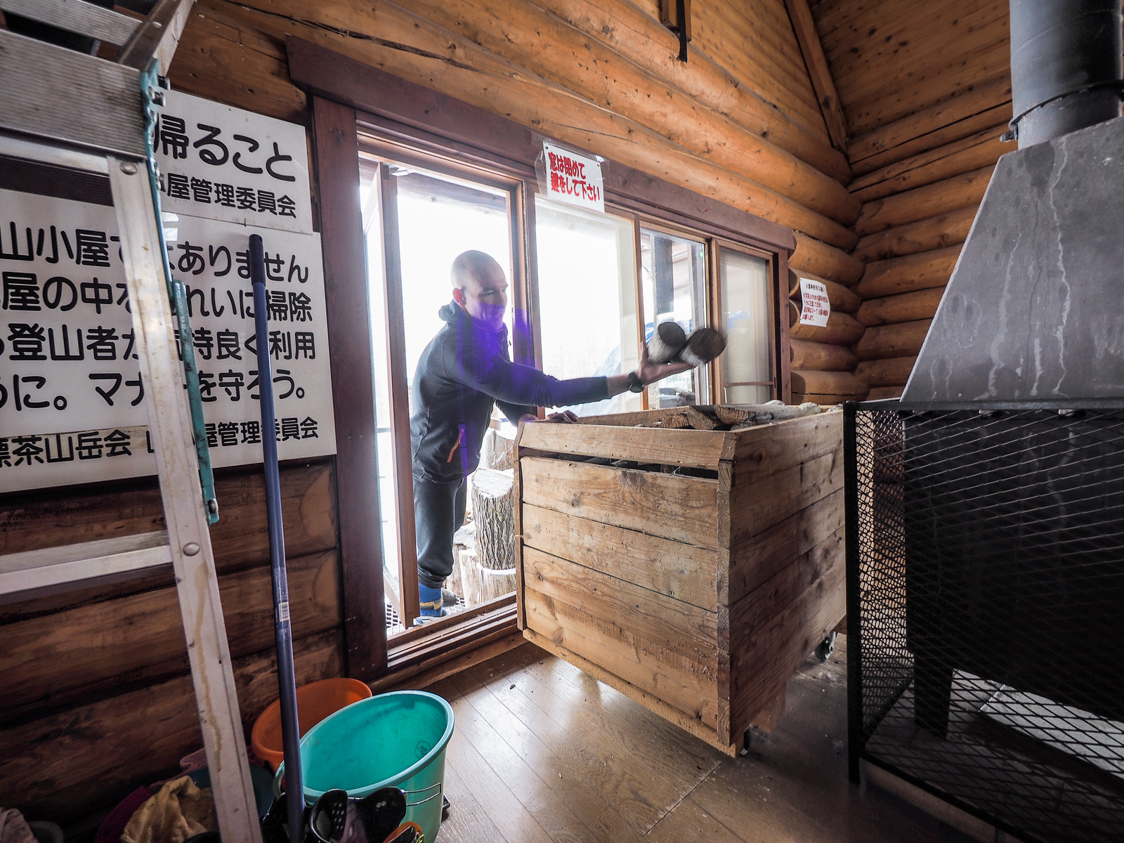 Mt. Nishibetsu Hut ski touring (Eastern Hokkaido, Japan)