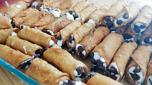 Filled & Dipped Cannolis